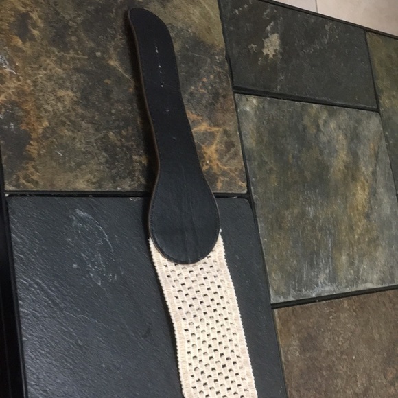 Brown stretch belt 3 inches wide, with macramé trim, W – 23 to 25 inch waist - Picture 4 of 10